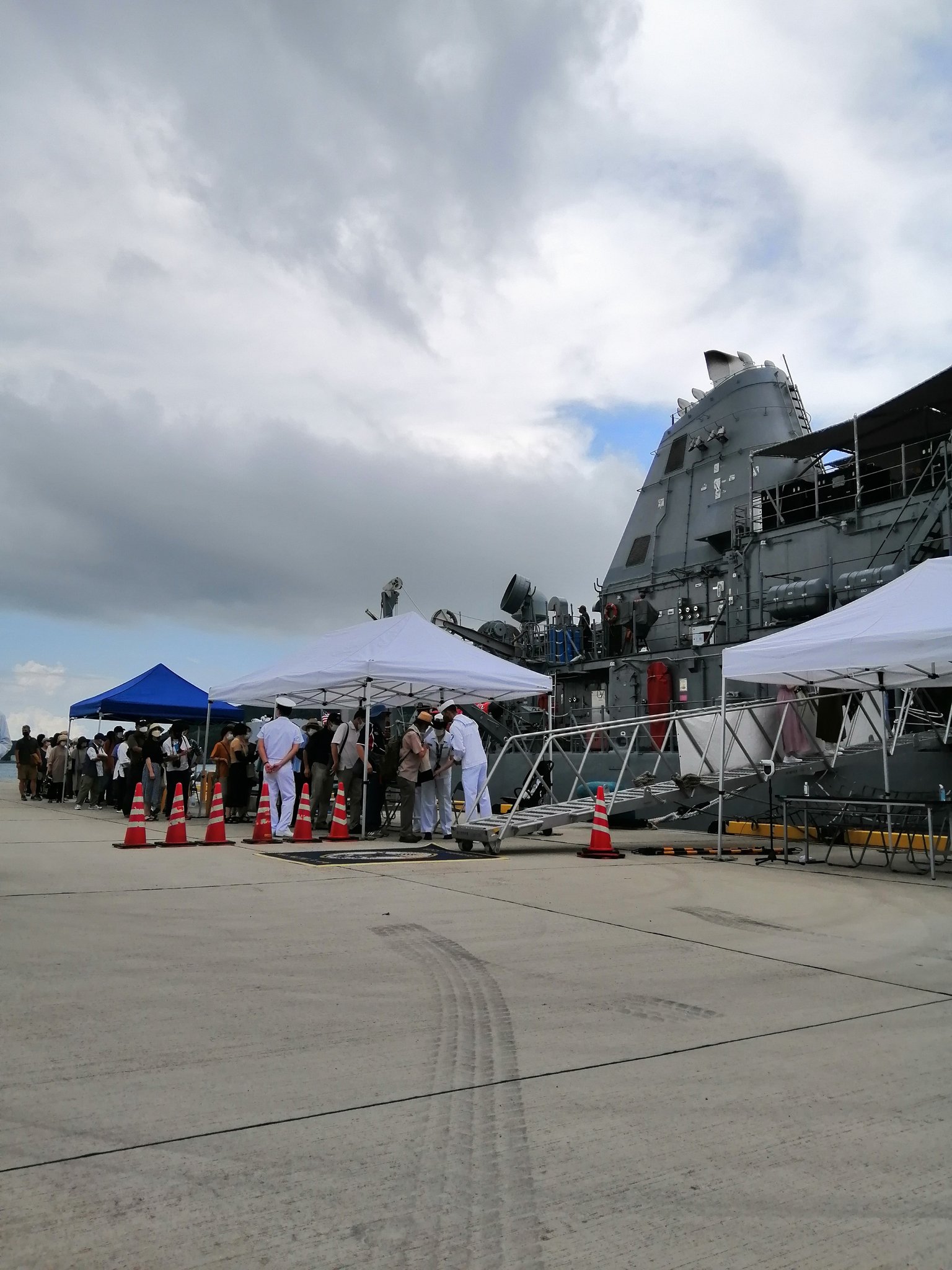 米海軍佐世保基地 (CFAS_kanji) / Twitter