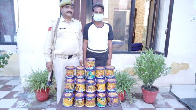 jkchanneltv's tweet photo. Akhnoor and Talab Tillo Police arrested two persons along with banned Chinese thread rolls.
#akhnoor #talabtillo #police #chinesethread #jammukashmir #newsupdate #jkchannel #jkchanneltv https://t.co/b11D4xwk2c
