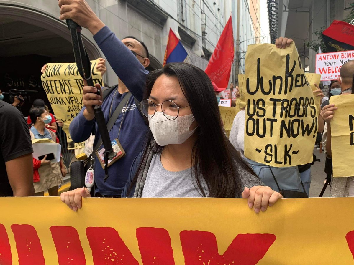 _KILOS_'s tweet photo. Students along with other progressive groups march towards Mendiola in protest of US Secretary of State Anthony Blinken's visit to Malacañang in order to reestablish the United State's commitment to the Mutual Defense Agreement and enhanced cooperation between the two states. https://t.co/C9MYJGXyWM
