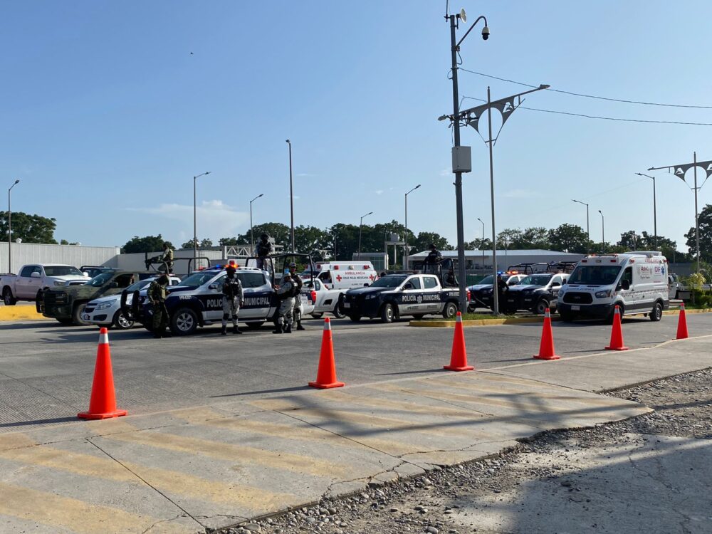 vmtv_12's tweet photo. Últimas Noticias: Gobierno Municipal implementa operativo “Vacaciones de Verano Seguras” Se contará con el servicio de grúa gratuito.

Álamo Temapache, Ver.- La  ... #GobiernoMunicipalImplementaOperativoVacacionesDeVeranoSegurasSeContaráConElServicioDeGrúaGratuito https://t.co/Fey7XC3SzQ