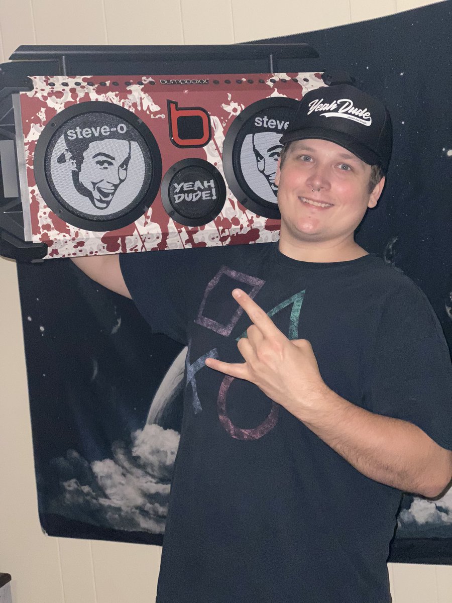NinjaWith2Guns's tweet photo. Finally got around to opening my Steve-O bump box and man it’s rad!!! @steveo thanks for the amazing experience and being my first comedy show. #YEAHDUDE #comedy #idol #bumpbox #bucketlisttour #GreensboroNC https://t.co/Fdve8ZFTrJ