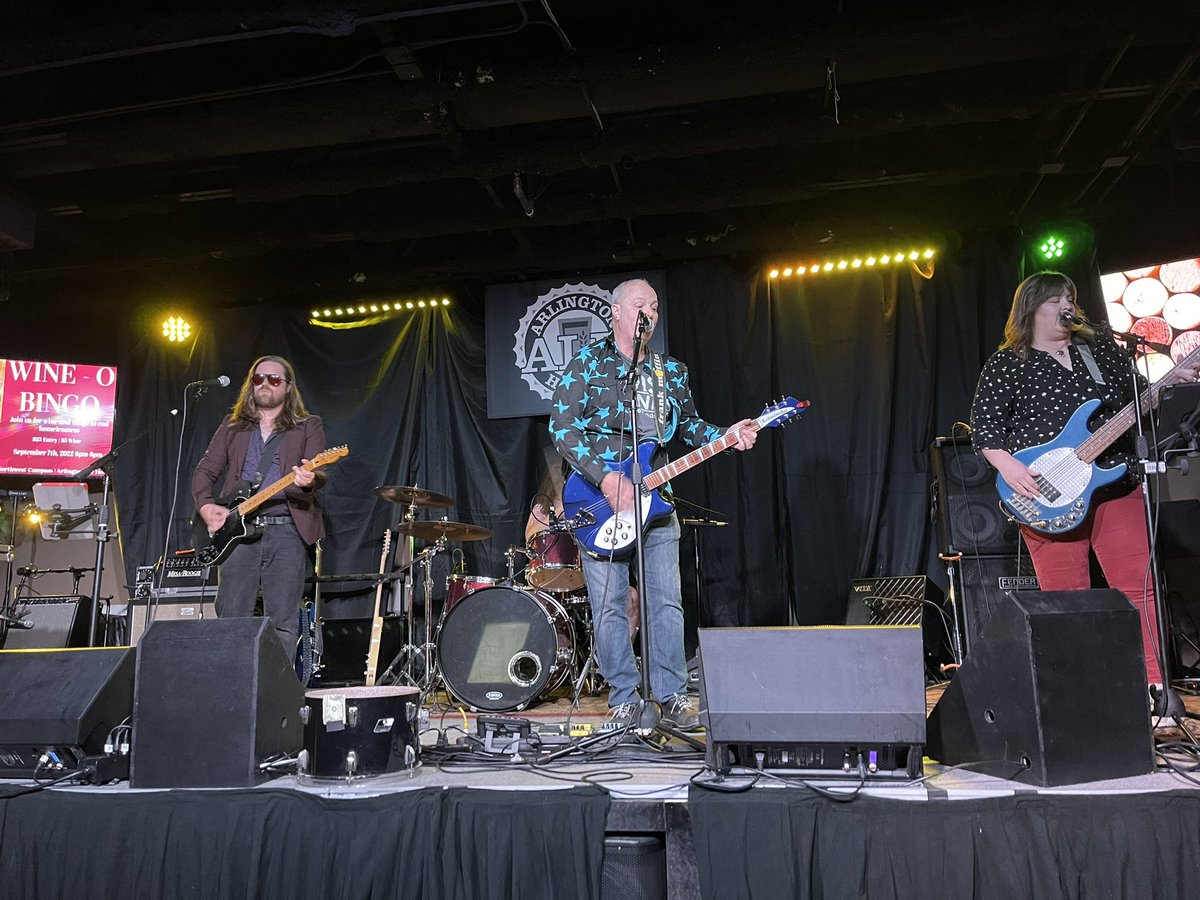 Rockin' the Suburbs Radio tweet media