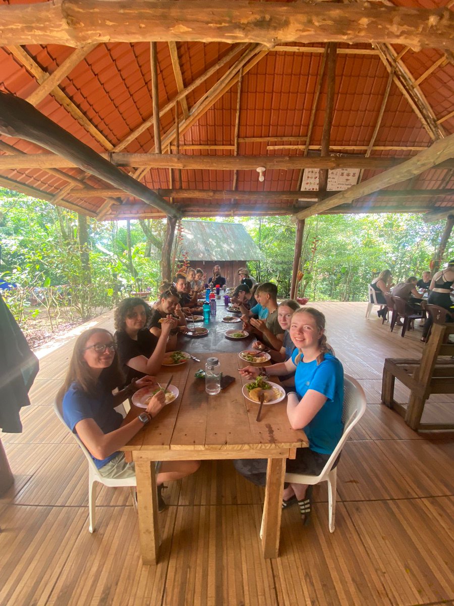 Camp_CostaRica's tweet photo. #TeamPizote and #TeamCactus enjoying lunch at #CampTerraba 😊 @CampsInt #dosomethingamazing @CampsInt https://t.co/VQTZrxz2Bx