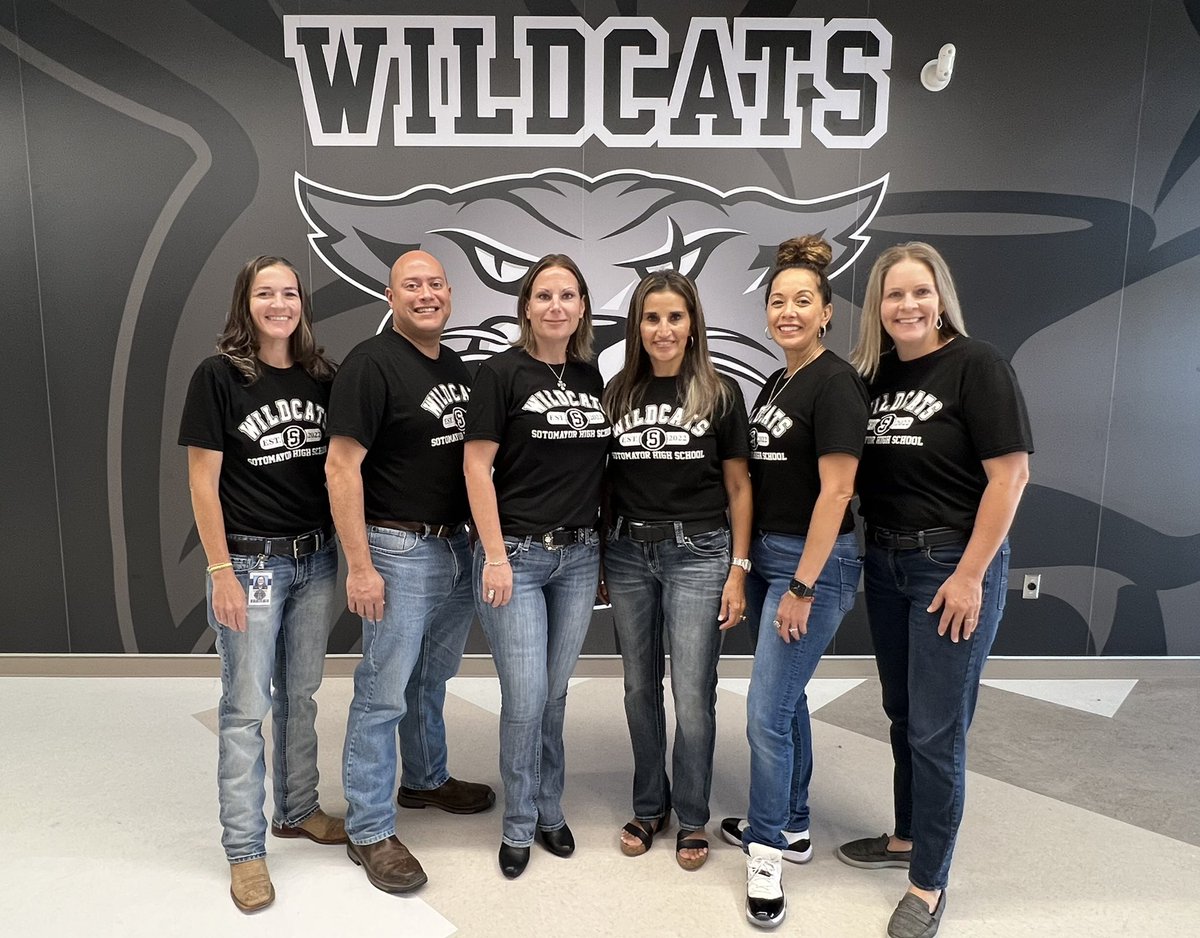 NISDSotomayor's tweet photo. Sotomayor’s administrative team is ready to #ignitetheroar ! https://t.co/pU8SCZulGJ
