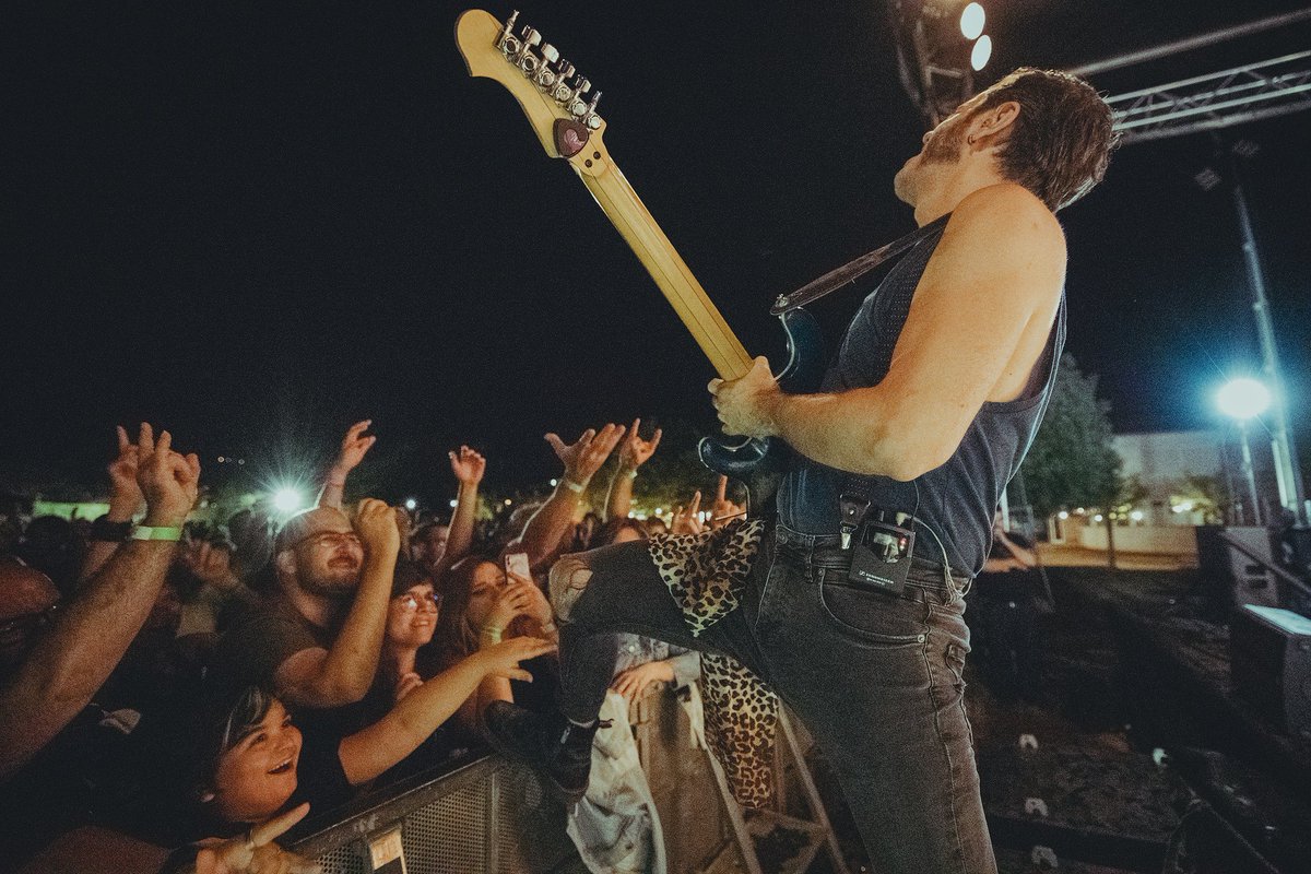 O B E S E S 🫀 tweet media