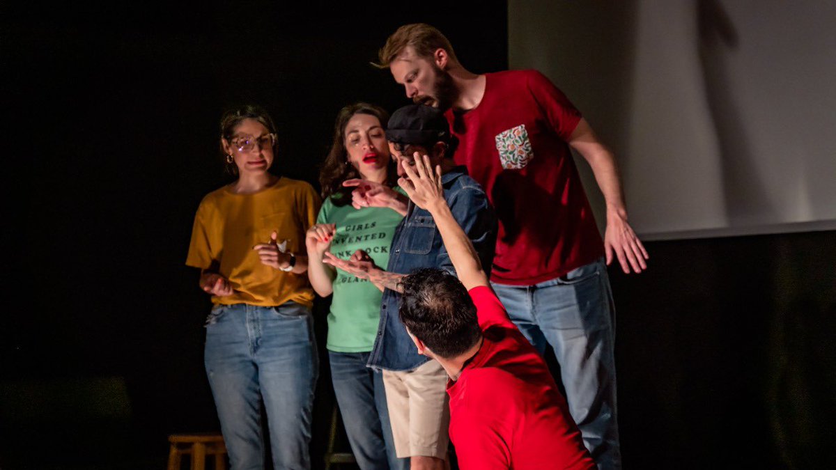 TheAssemblyMx's tweet photo. Momentos donde tu cabeza dice (wtf wtf wtf) pero tu corazón sabe que descubrirás todo en el camino. #EstoEsImprov https://t.co/ezKZQuGQxe