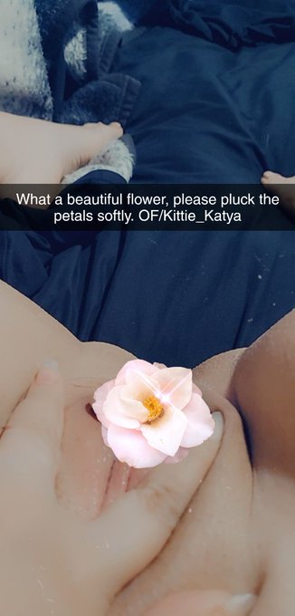 Question, do you think I should get a hood peircing or is my kitty pretty with out it? 💋🍑💦  #promo #onlyfans