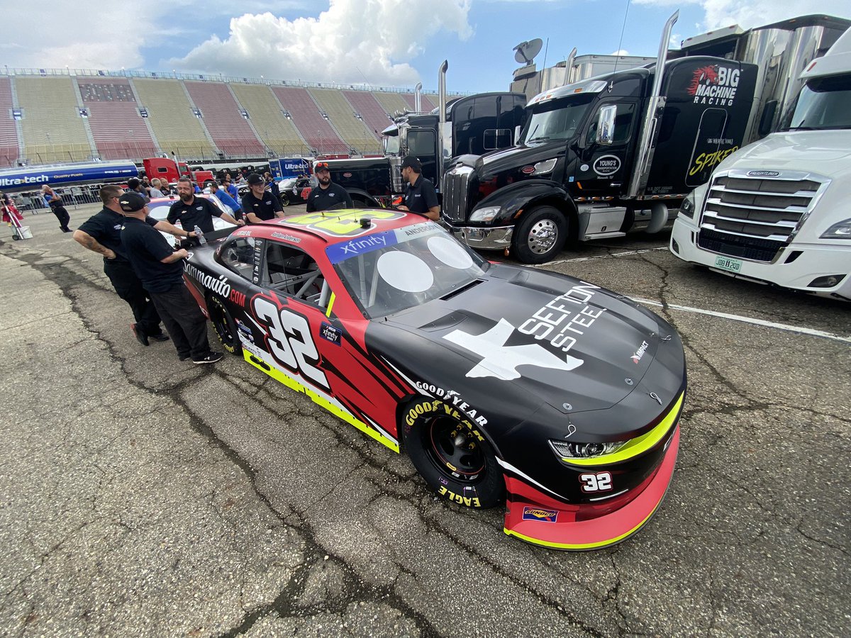 j66anderson's tweet photo. Tech in the books - looking forward to getting back behind the wheel tomorrow! 👊🏼 https://t.co/gv4xpjU4ff