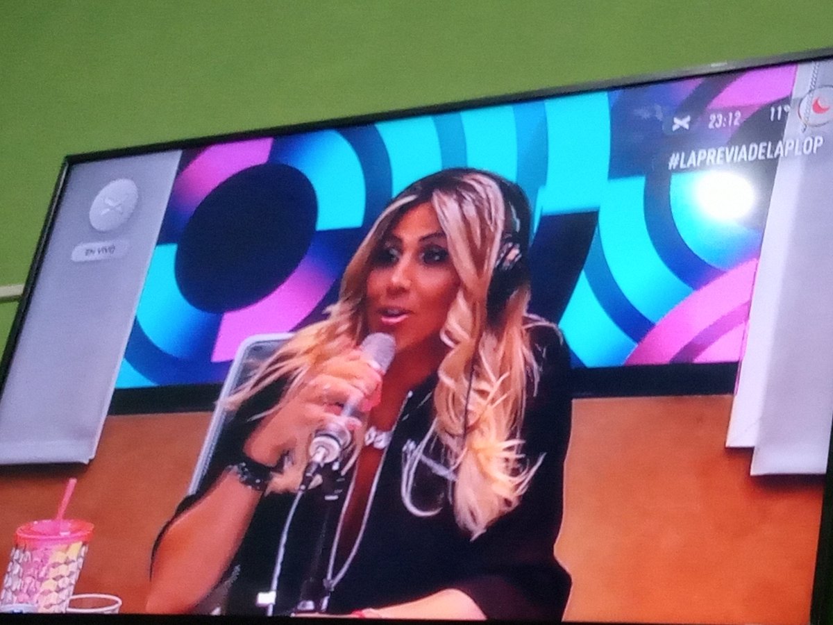 jimenandrada's tweet photo. La presencialidad de la reina @barbiedirocco ese colorrrrrr amorrrrr podrán???? ❤️@fiestaplop #LaPreviaDeLaPlop https://t.co/dsUn6D6eUl