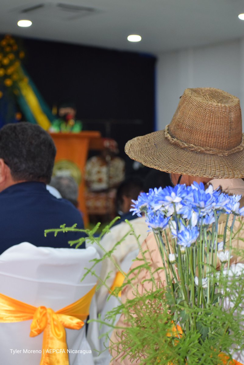 AEPCFA's tweet photo. CNU reconoce durante el Acto de Toma de Posesión de las Nuevas Autoridades de URACCAN el Trabajo educativo con los pueblos Indígenas y Afrodescendientes de la AEPCFA. #Nicaragua #PuñoEnAltoLibroAbierto @VanegasEveling https://t.co/Zr5U2IN0Xj