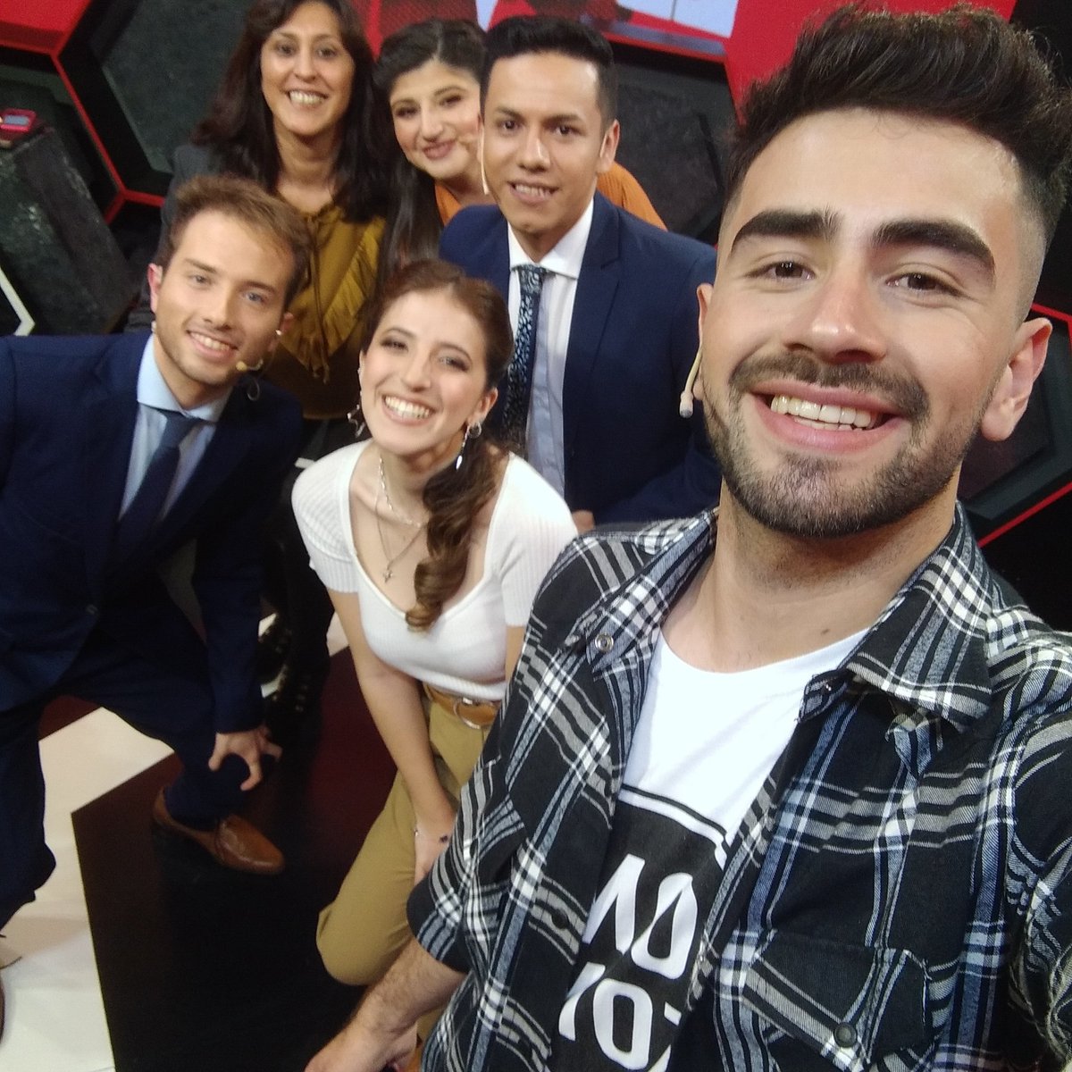 loresarverry's tweet photo. Gracias a todo el equipo de @ElAvisperoOk 
Un abrazo a @roquegaleano 🤗 @MauricioFormoso y @Juandecha! Excelente formato de programa moderno, novedoso e interesante para todos los tucumanos!! https://t.co/uBIET2r2fS