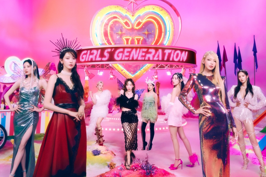 soompi's tweet photo. #GirlsGeneration Tops iTunes Charts All Over The World With Their 1st Album In 5 Years
https://t.co/cJzYvxn8gF https://t.co/p6mXvtfBaK