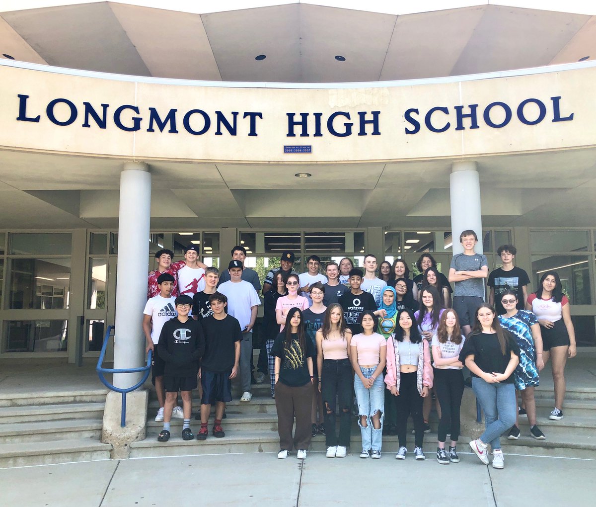 TheNewAP1's tweet photo. Today we wrapped up an amazing JumpStart program! 50 students are ready to walk thru our doors as Trojans in a couple weeks. 

We even had a few special guests! @SVVSDsupt popped in for a quick chat &amp; @LongmontHS Principal talked about The Trojan Way! 
#StVrainStorm @LHSTrojanWay https://t.co/OuX4s3ptaS