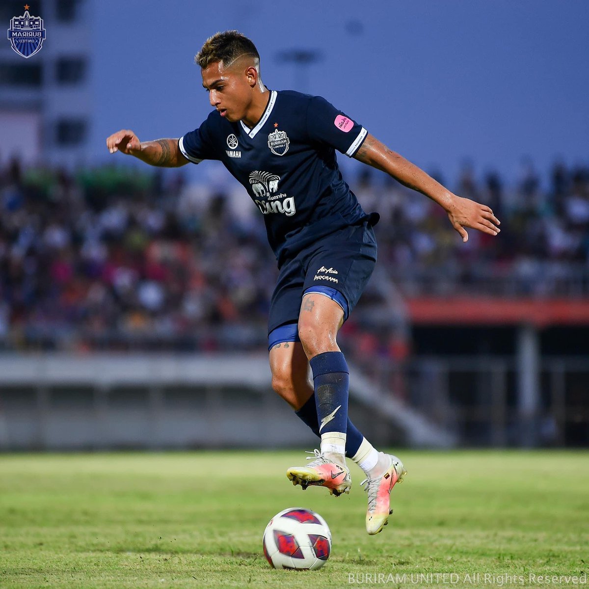 FCasta10's tweet photo. today is time to shine ⚡️⚽️ @BuriramUnitedFa                      #soyel10 #soccer #sueños #metas #frankcasta #futbolprofesional #exito #justdoit #colombiano #sisepuede #dreams #neverstop https://t.co/KpEpcbcvj4