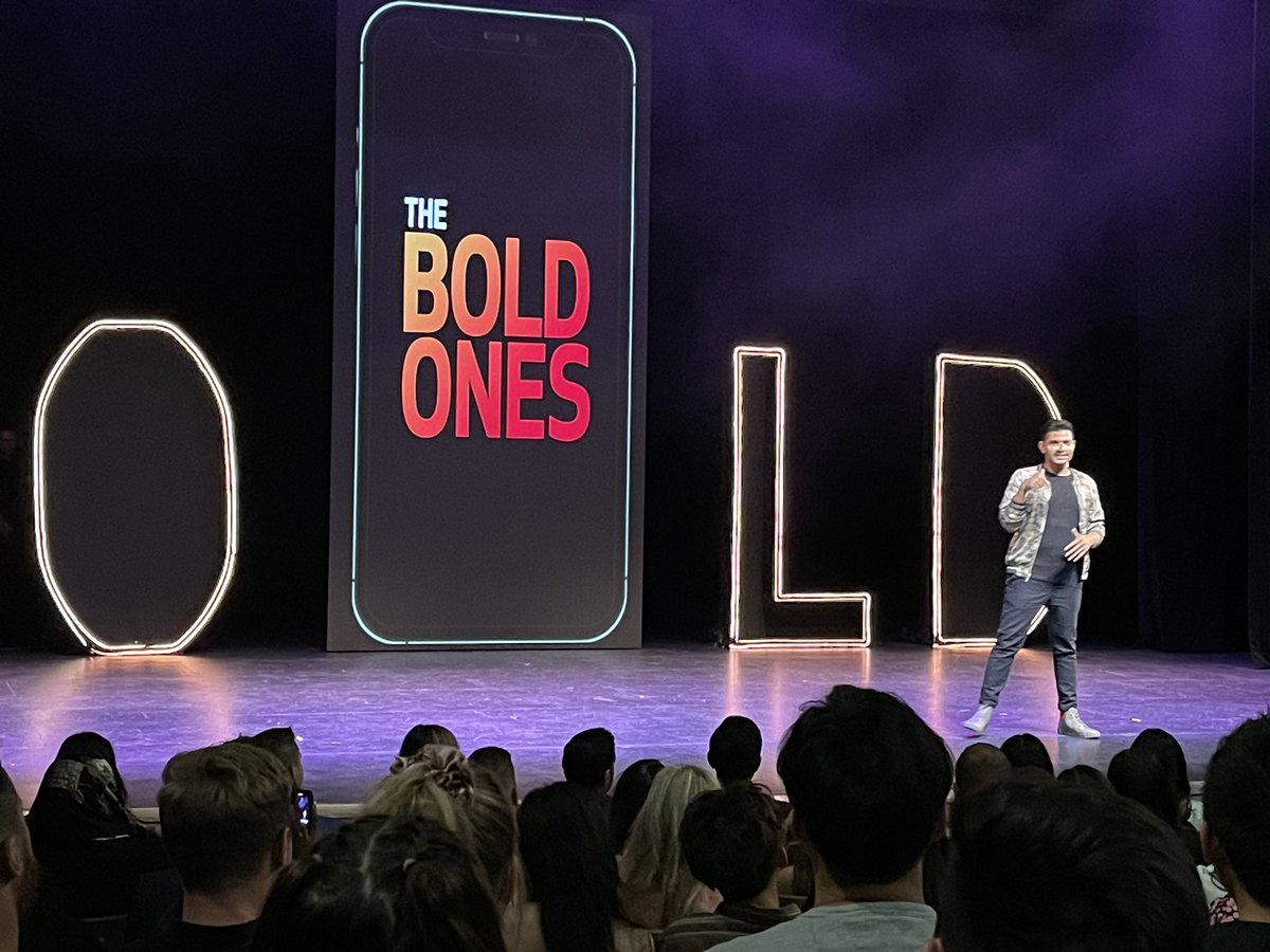 Listening to <a href="/ShawnKanungo/">Shawn Kanungo</a>  The Bold Ones - pre book launch… “embrace What would people say”  #disruption #TheBoldOnes