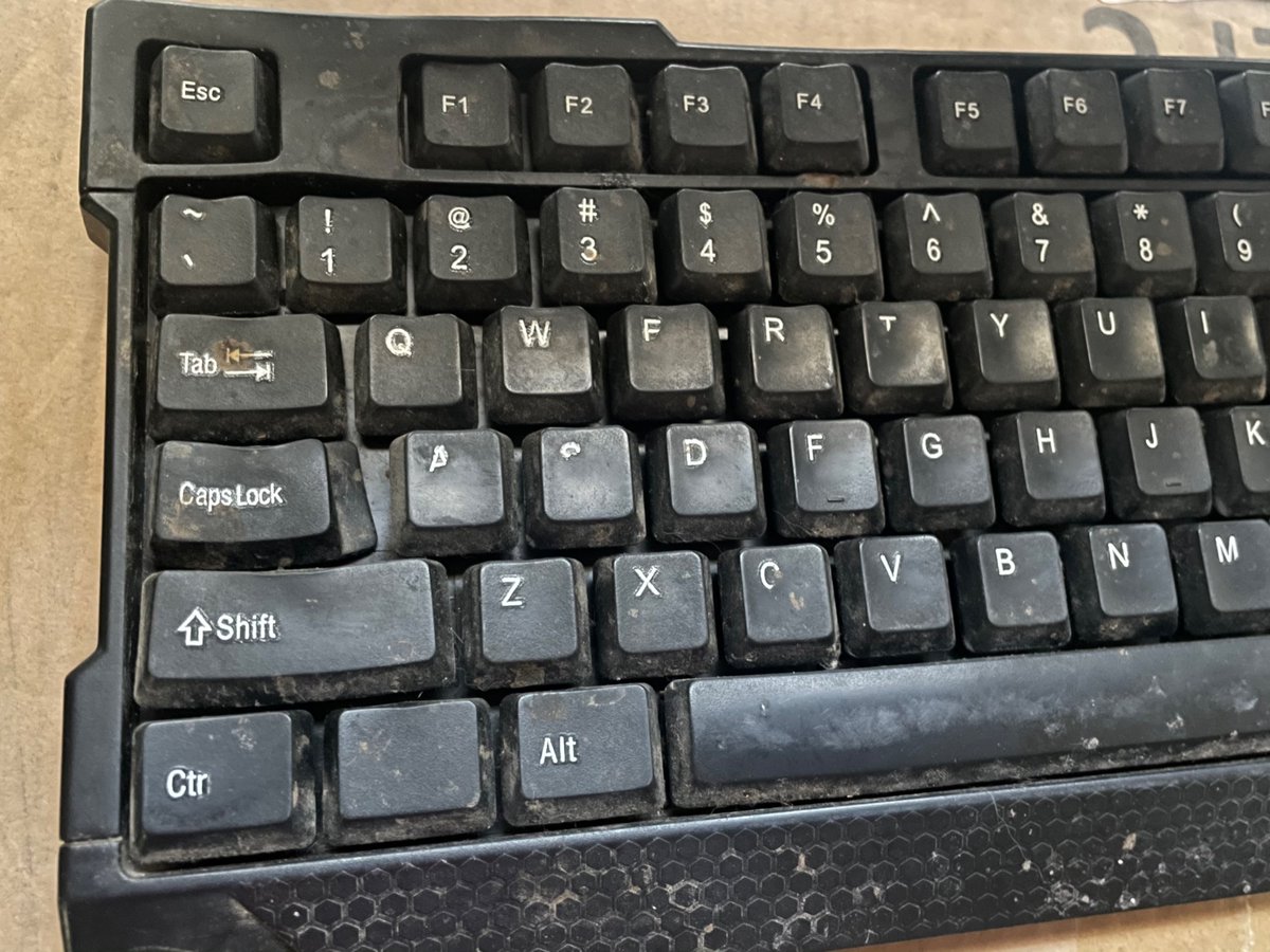CodysLab's tweet photo. I might need a new keyboard... apparently they can melt in the sun. https://t.co/Dq3Wg2ZDRE