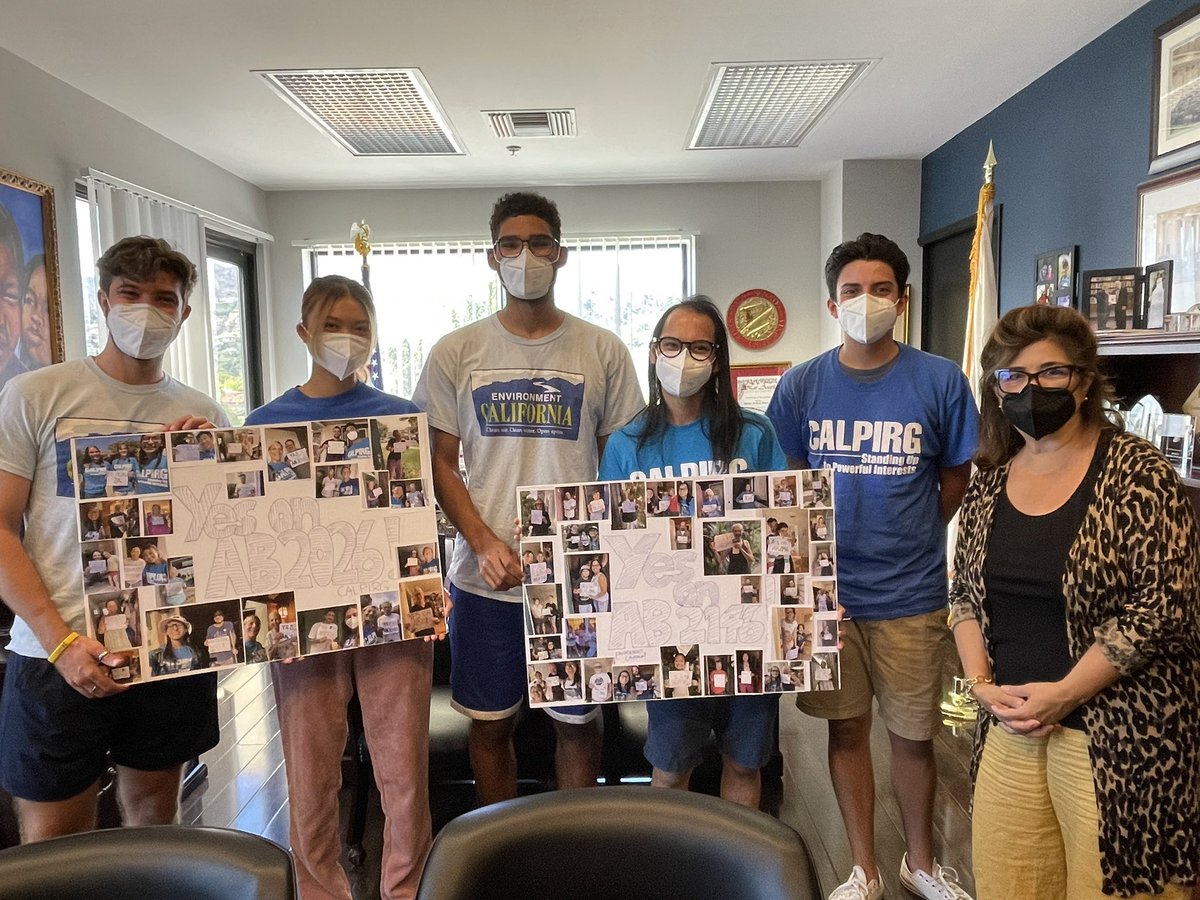 LiwanagOri's tweet photo. Thank you Talin from @Portantino’s office for talking to us today about how California can Save the Bees and move Beyond Plastics in e-commerce with #YesOnAB2026 and #YesOnAB2146
@CALPIRG @EnvCalifornia https://t.co/z5yi0Yxrgw