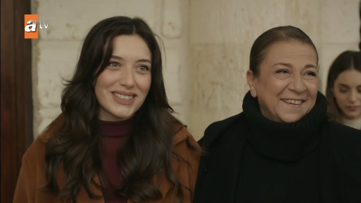 || ¡GRACIAS! a cada uno, por su apoyo, por el cariño, por aceptar a mi zeynep y hacerla parte de su hermosa familia, y en esta historia que marcó a muchos🌻 que la vida nos vuelva a juntar. En algún momento para otra aventura, siempre en mi corazón, los quiere, Zeynep🌻