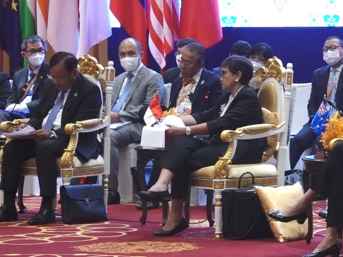 At the 29th ASEAN Regional Forum (5/8), underlined importance for ARF to be part of solution to regional challenges, by promoting:

🔹a habit of dialogue &amp; paradigm of collaboration
🔹adherence to int’l law
🔹strengthening cooperation against non-traditional security challenges