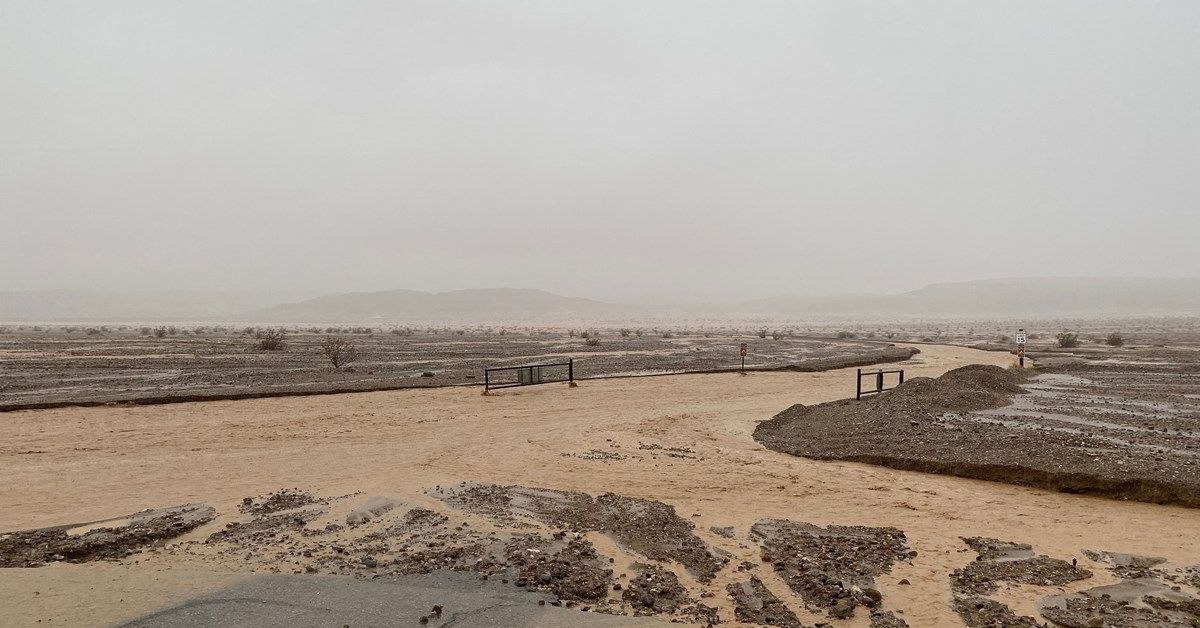 Reuters's tweet photo. Flash floods strand 1,000 people in California's Death Valley National Park https://t.co/NFQQxMkvWb https://t.co/il3dXRUubl