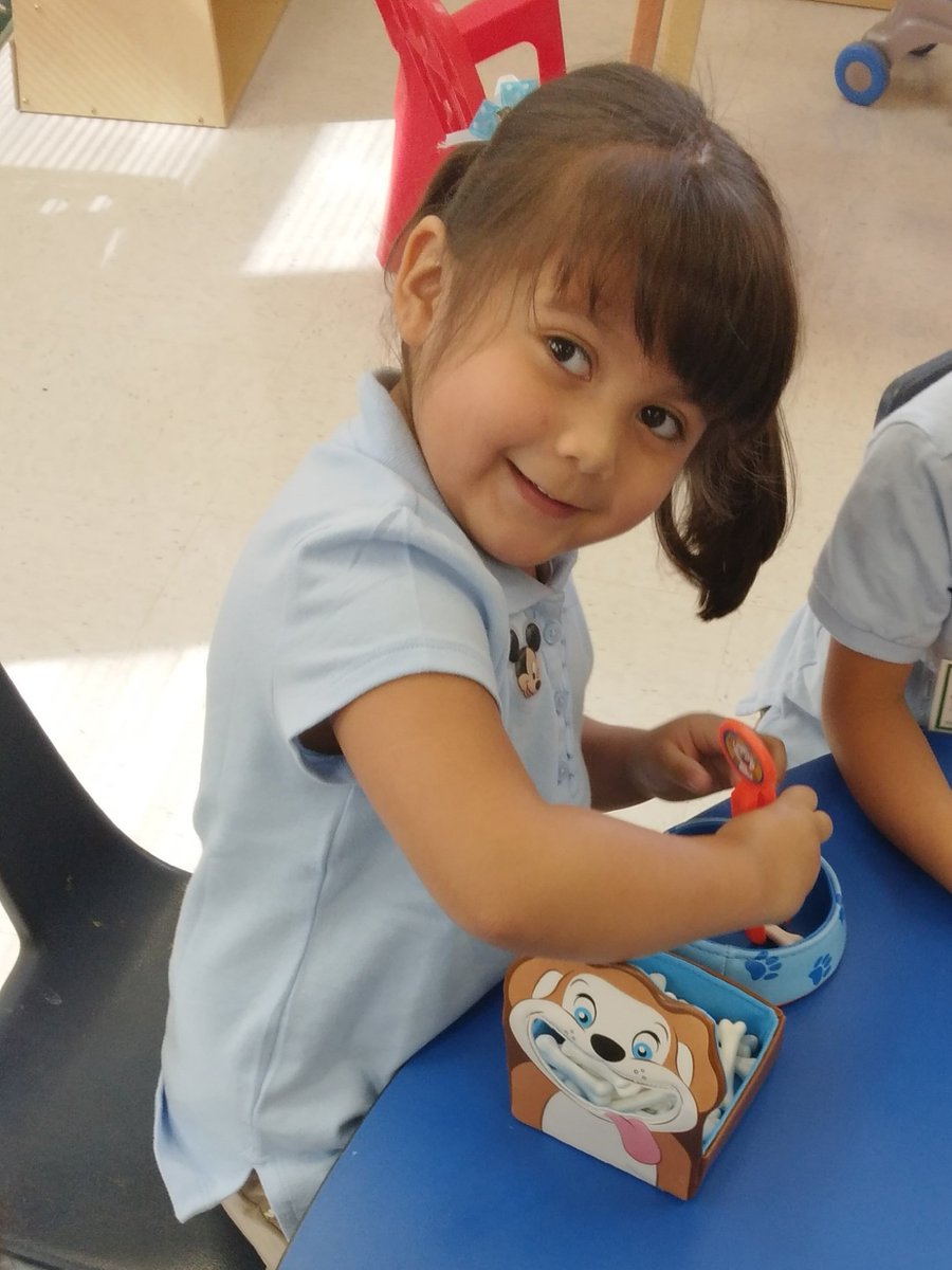CTaverna_IES's tweet photo. Learning is so much fun in Pre-K3! #ItuarteKnights #TeamSISD #prek3rocks https://t.co/uiuNm9OvZ6