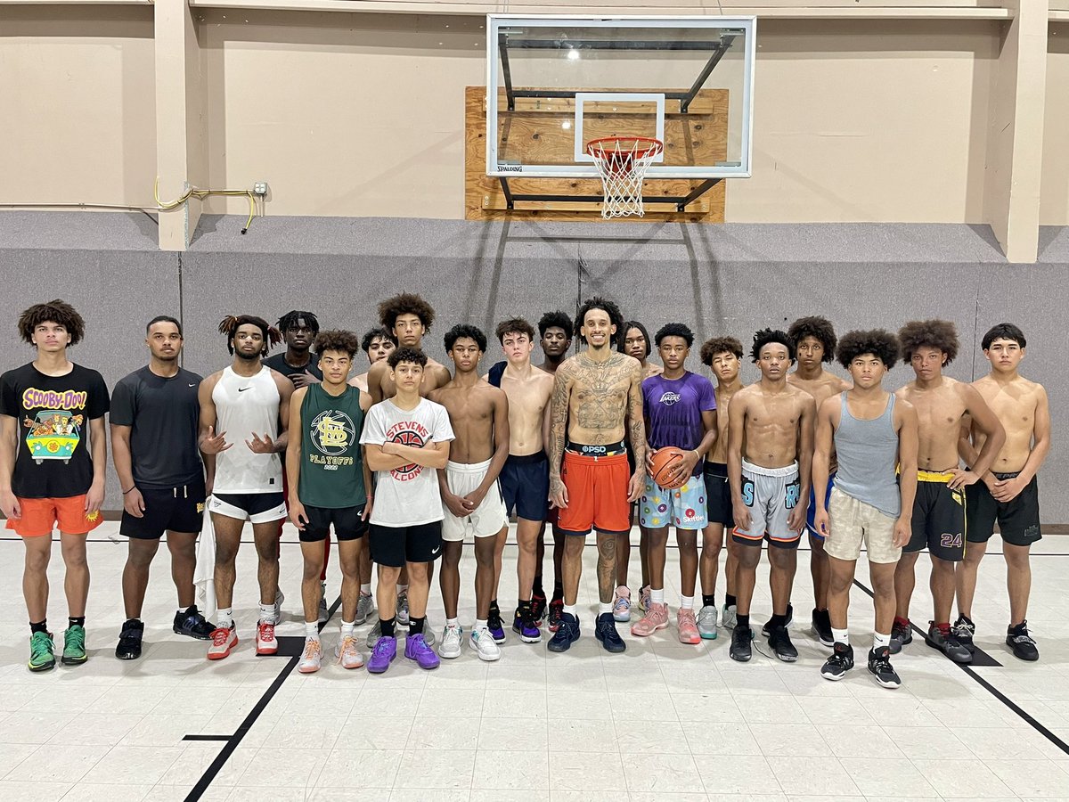 BigA_SATX's tweet photo. Shoutout @lylestyl  Deon Lyle for coming out and sharing his story &amp; knowledge tonight @CoachW40 @SaKingHoops @HitchinJay @iamdemetrice @Aashonholmes23 @Devonspeededge @fredlemarr @2024Devin @Joseph_Wilson23 @Djtweets13 @Joshhiness1 https://t.co/xjKRNYLJr0