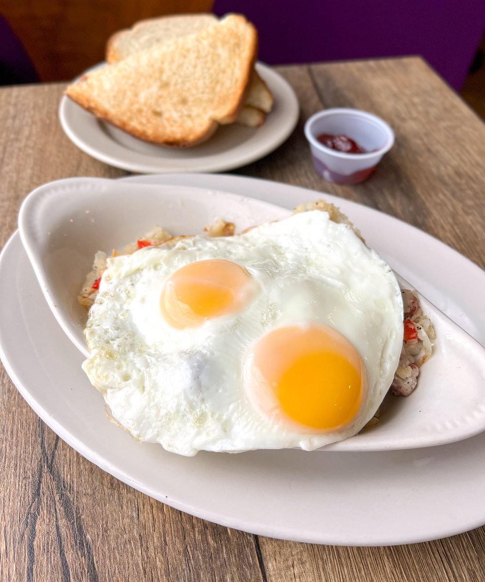 CocoFairfields's tweet image. Look on the sunny side! Eggs over Pastrami Hash make for a great morning. 🍳