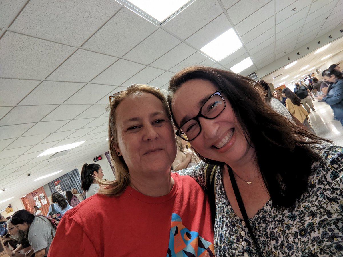 DaliaLee5's tweet image. @msgutz Always wonderful to see you!!  Here is to the McHi Class of 2023!  @Devyn729 love you!  Have an amazing year!! #TECHnovate22