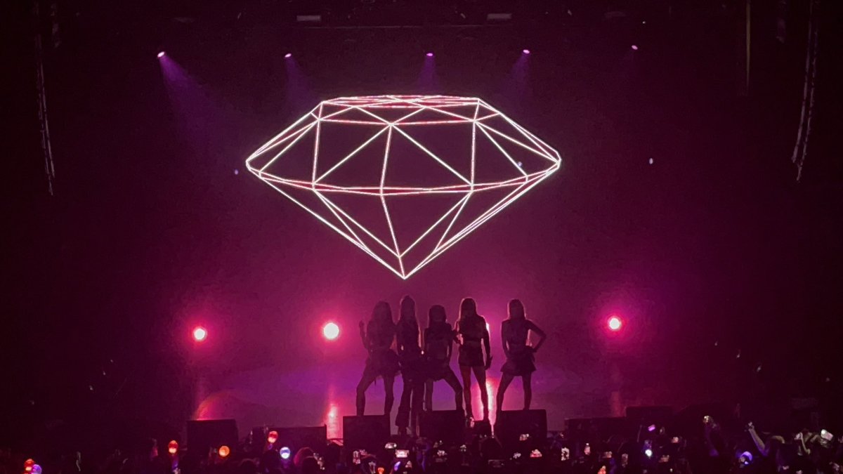 allforminnie's tweet image. I love you forever 🥹 @G_I_DLE #GIDLEinNY #김민니에게