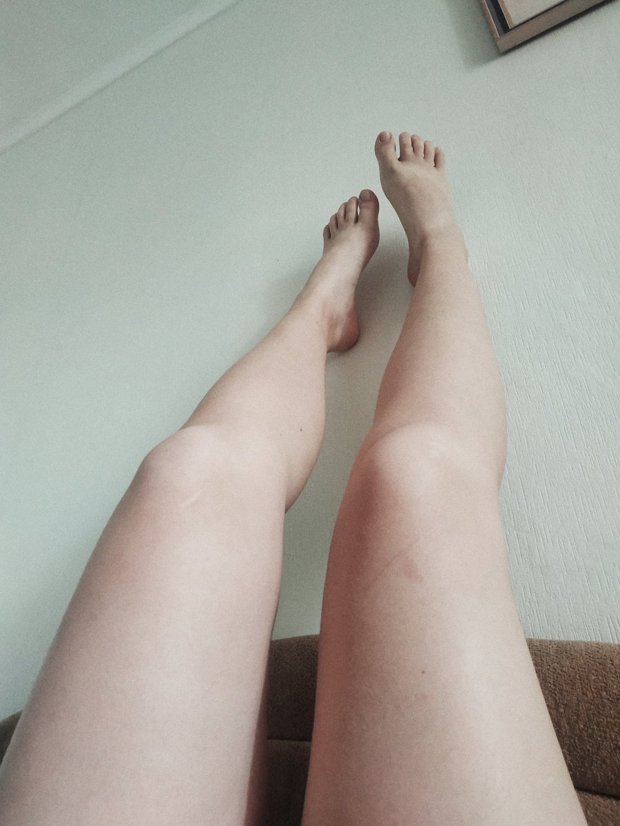 У меня новый питомец. Мы отдыхаем)
#ножки #нюдсы