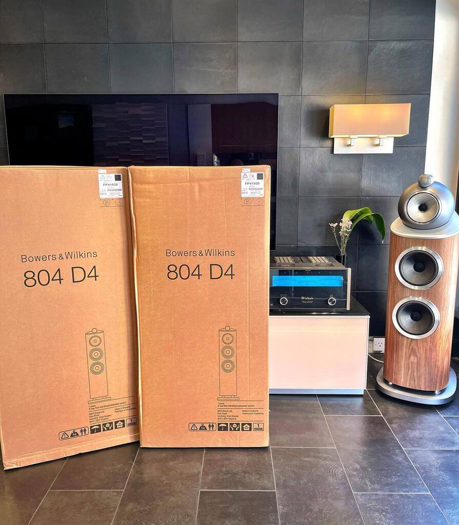 AudioVenue's tweet photo. Someones going to be happy.
.
 #bowers #bowerswilkins #bowersandwilkins  #musical  #mcintosh #audio #mcintoshlabs #804d4 #bw804 #bowers804 #audio #hifi #speakers #maidenhead #hifi #s6 #m6 #audiophiles  #hifishop #ealing  #audiovenue #w5 #sounds 
.
 @bowe… https://t.co/um981Uwafx https://t.co/PyJXwiOlR9