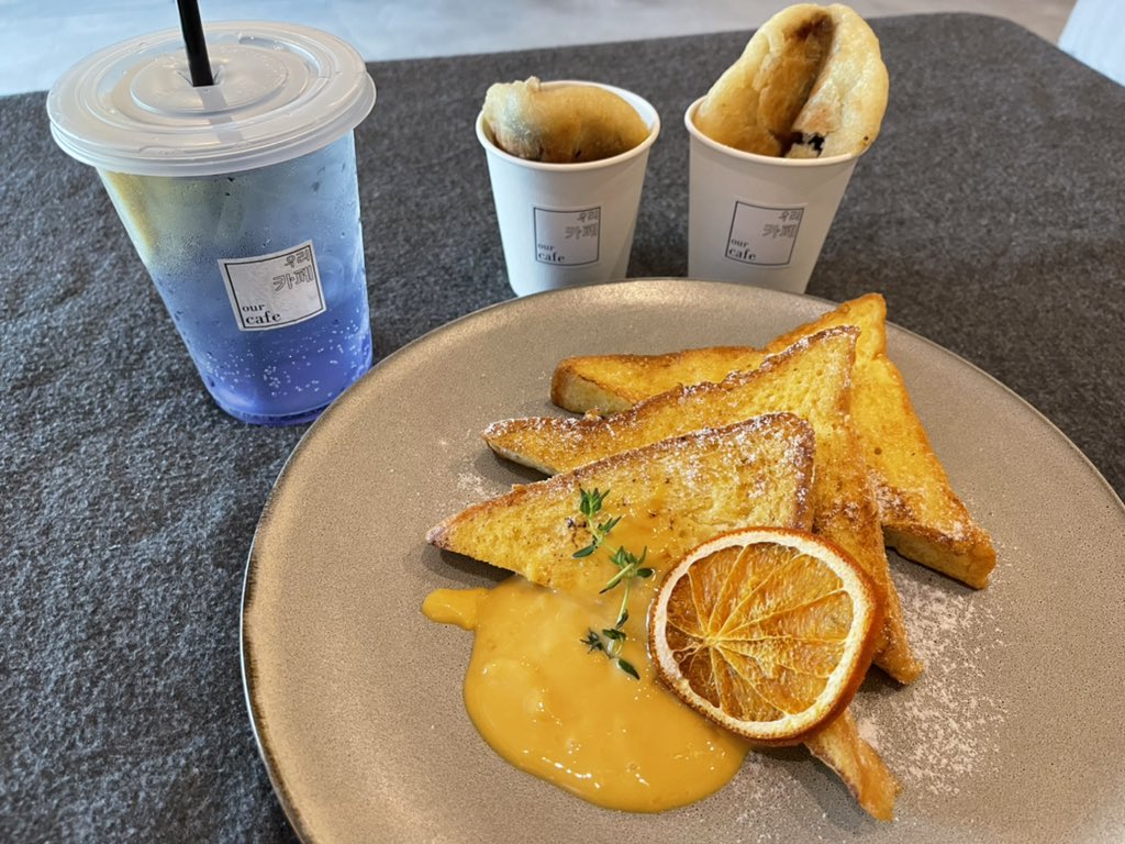 norlinkarim's tweet photo. At a Korean pop-up cafe, 우리 카페, in Kuala Lumpur. Enjoying French Toast with Hanrabong kaya, hotteok and Borahae mojito. #WAPmembers #BTSARMY #BTS @BTS_twt https://t.co/PaSuL5EgHE