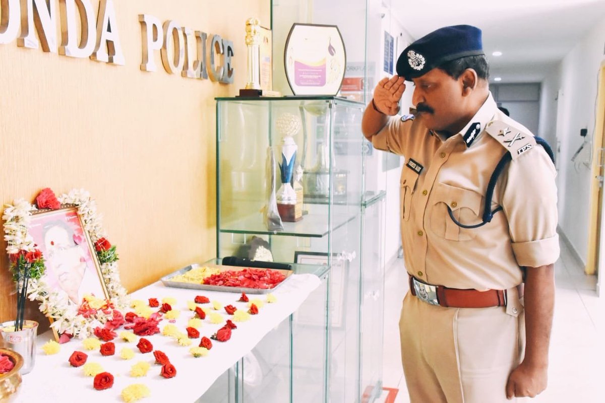 MalkajgiriCop's tweet photo. Today Professor #Jayashankar's #birthanniversary celebrations at #RachakondaCommissionerate. #Addl_CP Sri. Sudheer Babu IPS, Paid Rich #Tributes to Prof Jayashankar sir on his birth anniversary. #DCP_Admin Smt.Narmada & others attended.
@TelanganaDGP @TelanganaCOPs https://t.co/A5T8XCaCAU