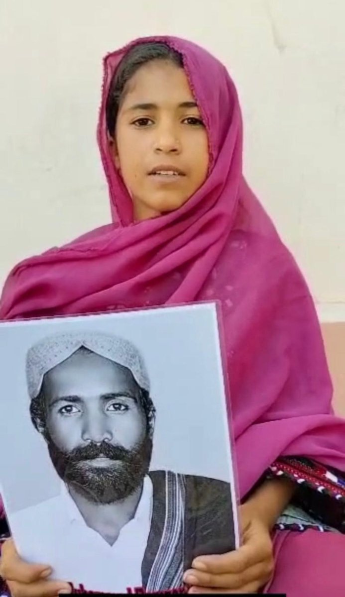 تعلیم حاصل کرنے کی عمر میں ہم نے اپنا وقت احتجاج اور مظاہروں میں گزار دیئے، گھر میں کمانے والا کوئی نہیں ہے، پڑھنے کے عمر میں گھر والوں کا خیال رکھنے کیلئے مزدوری کرتا ہوں،
میری چھوٹی بہن انیسہ ابو کی بازیابی کیلئے کوئٹہ دھرنے میں شریک ہیں، سب لوگوں سے گزارش ہے کہ ہماری آواز بنیں