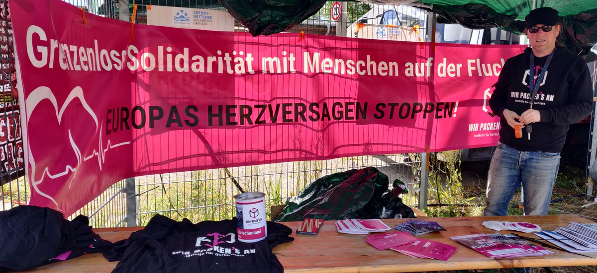 wirpackensan's tweet photo. Wir sind heute mit einem Infostand beim @resisttoexist in Berlin-Marzahn! Um 12.15 Uhr erzählen wir was zum Thema "Selektive Solidarität in Zeiten des Ukraine Krieges". Kommt vorbei! https://t.co/ioaMSc4wWl