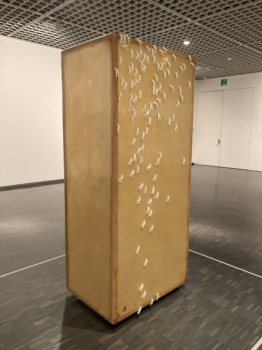 ついでに会田誠と村上隆も見れた 美しい旗個展とかにもなかったので初めて観たな 
