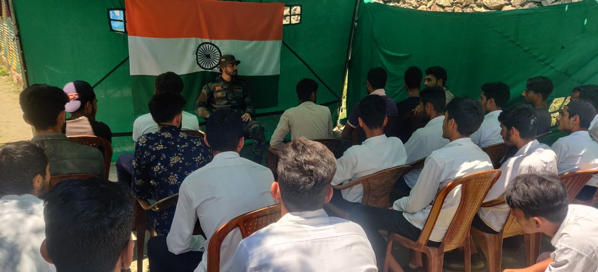 Iqbal58720506's tweet photo. *
*06 Aug 2022*

With an am to further strengthen the connection with the youth. A Day with Coy Cdr was organised for children of in Chuntimul  Army Camp of Bandipora RR under the aegis of Manasbal Sector

*#IndianArmy* https://t.co/SsaM34iQZn