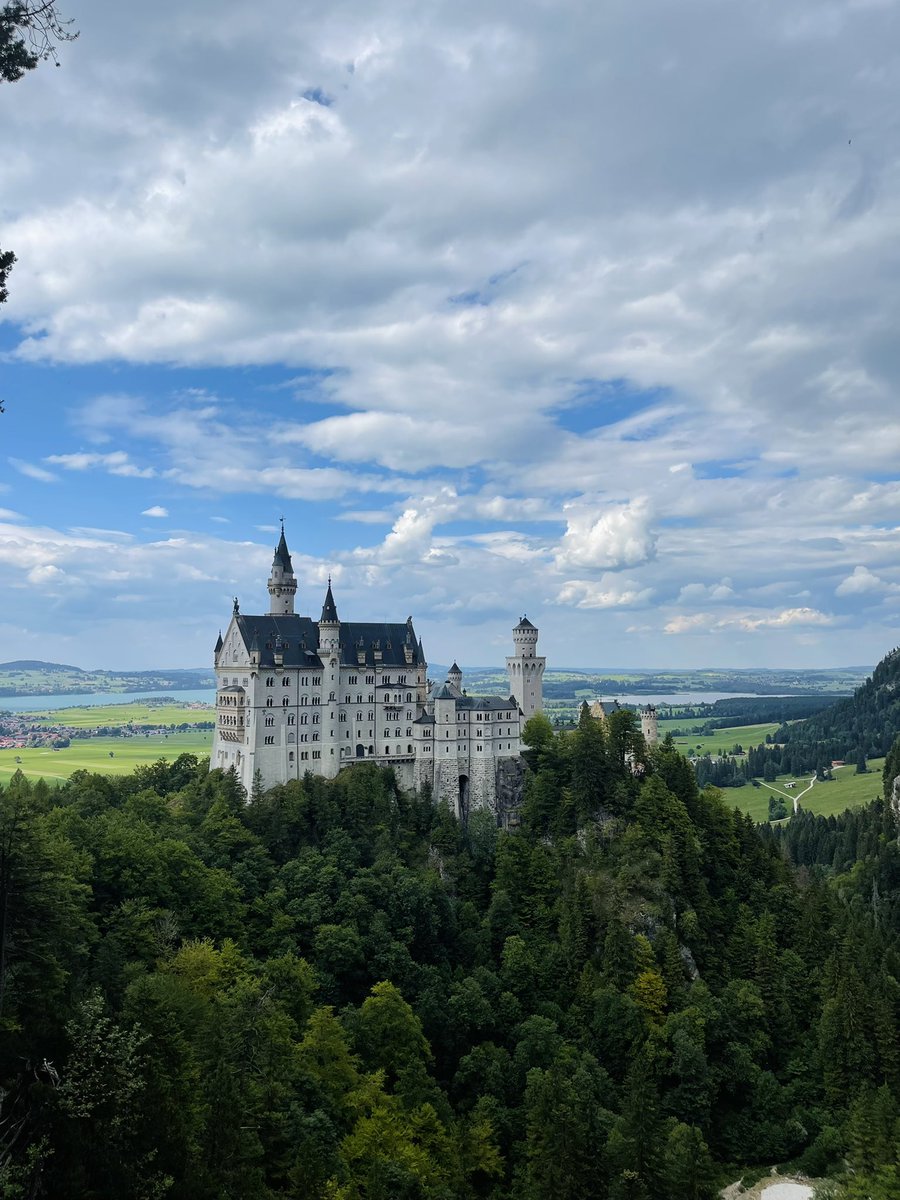 dpavl0vic's tweet photo. #SchlossNeuschwanstein 🏰✨ https://t.co/NUSktFl8LP