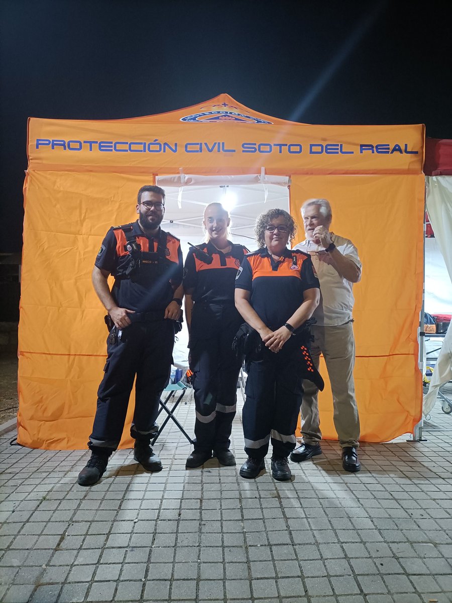 Participamos en las fiestas de #SotodelReal
También compañeros de #CRJ están en el punto de ℹ️ con el proyecto 'Sales hoy' con el fin de prevenir el consumo de #drogas y poder disfrutar de unas fiestas #responsables y seguras #salud
<a href="/aytosotodelreal/">Soto del Real</a> <a href="/noeliabarrado/">Noelia Barrado</a> <a href="/PCSotodelReal/">Protección Civil Soto del Real</a>