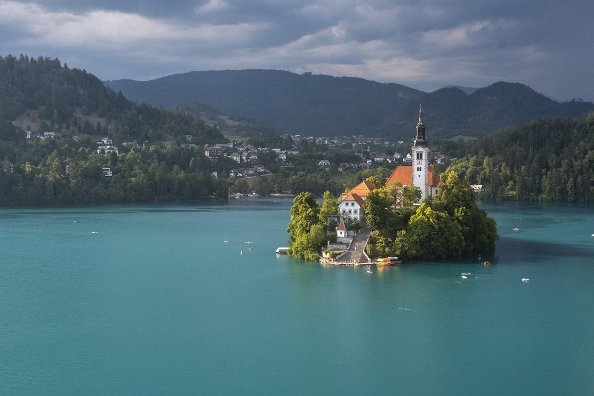 marcosecchi's tweet photo. Lovely light in Bled!
.
#Bled #slovenia #slowtravel #visitljubljana #leica #niftyfifty #ljubljanamoments #sunset #twilight #igslovenia #lakebled #visitljubljana #ifeelslovenia #visitbled #leica #niftyfifty #lake #sunset #twilight #ifeelslovenia https://t.co/qOP2GxddJ8