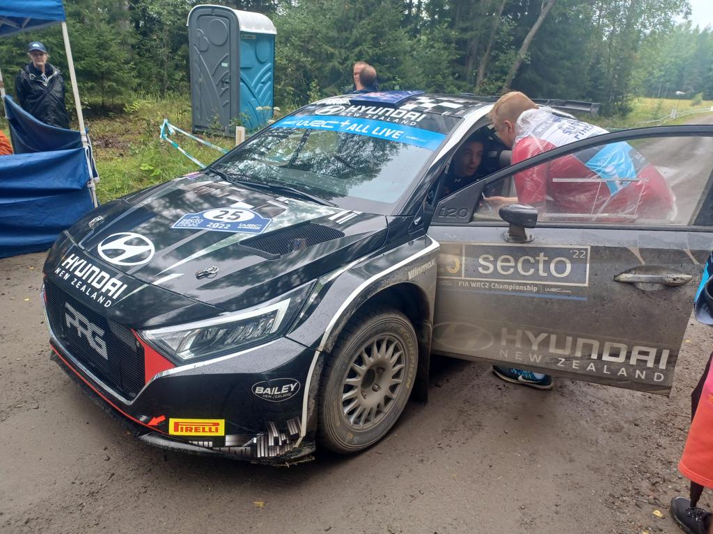 SaariJarno's tweet photo. Rally regards from 🇫🇮 to @KiwiWRCfan #HyundaiNewZealand
This is @HaydenPaddon at the Rally Radio interview after SS14.
📷: #Infoteam https://t.co/g9dNt0DfIv