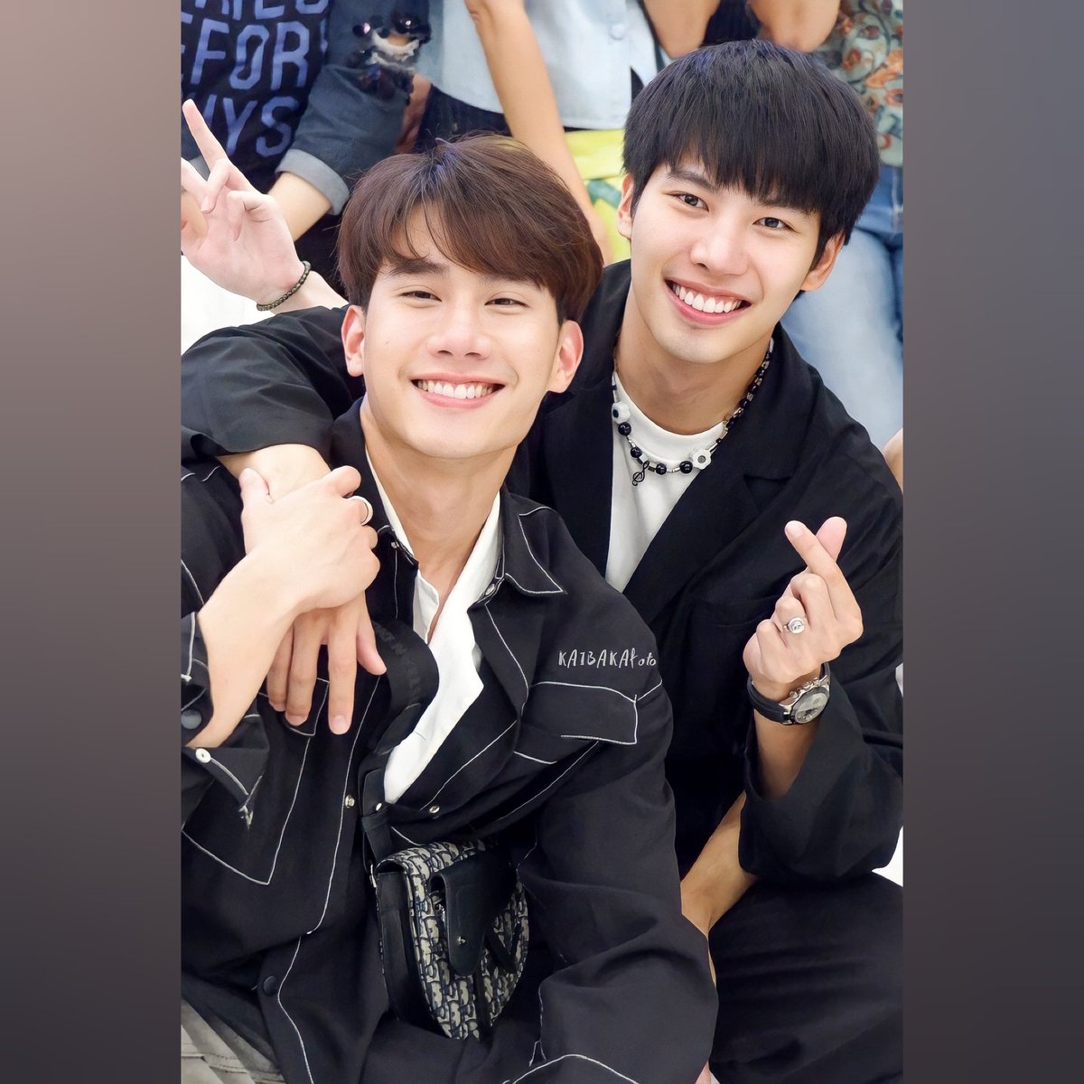 MaxTul_pe's tweet photo. Ver sus sonrisas tan brillantes como el sol es lo que siempre me reconforta ❤️💙
°
°
#maxtul #Maxiiin_ #Tul_Pakorn
#KornKnock #tanbunn #couplegoals
#RelationShippGoals #MannerOfDeath #TogetherWithMeTheSeries #TogetherWithMeTheNextChapter #BadRomanceTheSeries
#MaxTul_Peru https://t.co/6Tvom3JXHj