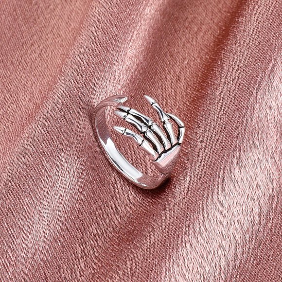 ChaiTeaQueen's tweet photo. So good I had to share! Check out all the items I'm loving on @Poshmarkapp from @mylovejewelry1 #poshmark #fashion #style #shopmycloset: https://t.co/9gmOxlhXB5 https://t.co/KbmJc0xSoM