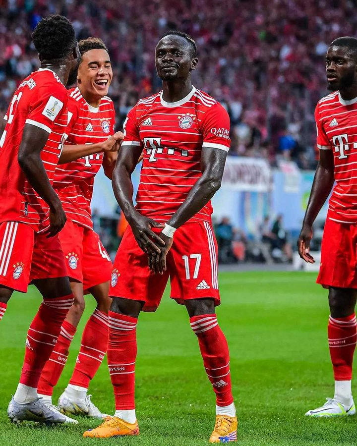 fubotvplus's tweet photo. [ #Bundesliga🇩🇪 ] Bayern crush Frankfurt 6-1!

⚽️KoloMuani 64'

 ⚽️Kimmich 5'
 ⚽️Pavard 10'
 ⚽️Mané 29'
 ⚽️⚽️Musiala 35' 83'
 ⚽️Gnabry 43'

 #SGEFCB https://t.co/mxmN4ZX18O