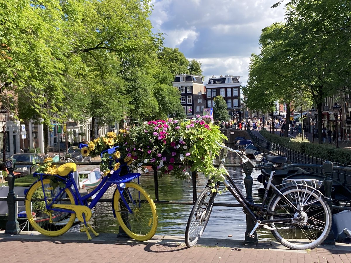 euro_tour's tweet image. アムステルダム(オランダ)。
本日の風景より。
②運河沿いを散策
パレードが始まる前の静けさ！さて、どんなパレードとなることやら！？