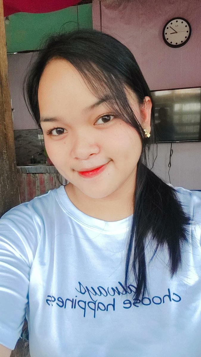 ItsMeRojelyn's tweet photo. Sana always feeling fresh? 🌸😉😍😂 https://t.co/a3Pa8aYiFU