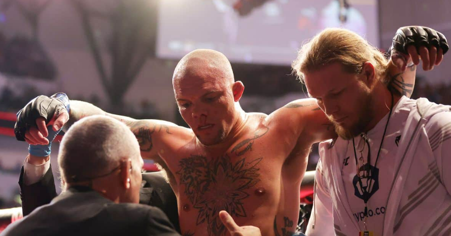 battle_mma's tweet photo. Anthony Smith details a rare ankle injury suffered at UFC 277: ‘It’s just f—king s—t luck’

#ufc #mma #ufc277 #AnthonySmith #excision #injury #details #accident #UFC #details #details https://t.co/krtf1xDHEy