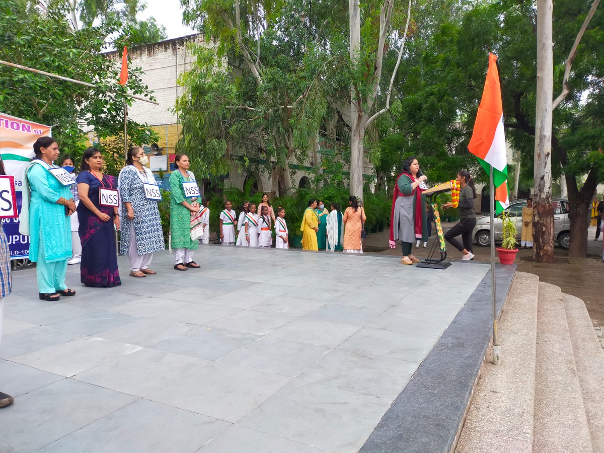 ArchanaNss's tweet photo. PLEDGE BY NSS,NO PLASTIC DRIVE प्लास्टिक को कर दो बाय बाय 👍 https://t.co/LoDR9qG8Zg