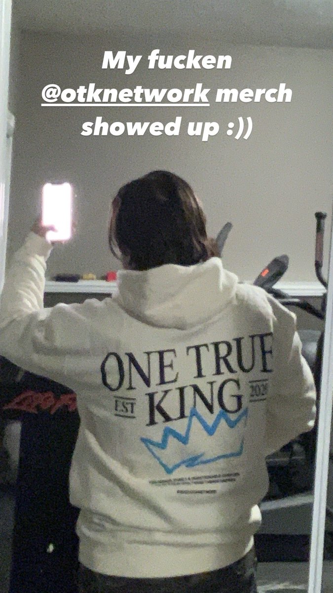 Cosmic_Killxr's tweet photo. Ayo @OTKnetwork this is pretty neato @jschlatt @OTKShopSupport @OTKGamesExpo @emiru @EsfandTV @Asmongold @schlatt #onetrueking #otk #OTK22 #otk2020 #otkmerch #merch #YouTube #YoutubeGaming https://t.co/ol9hZuQfas