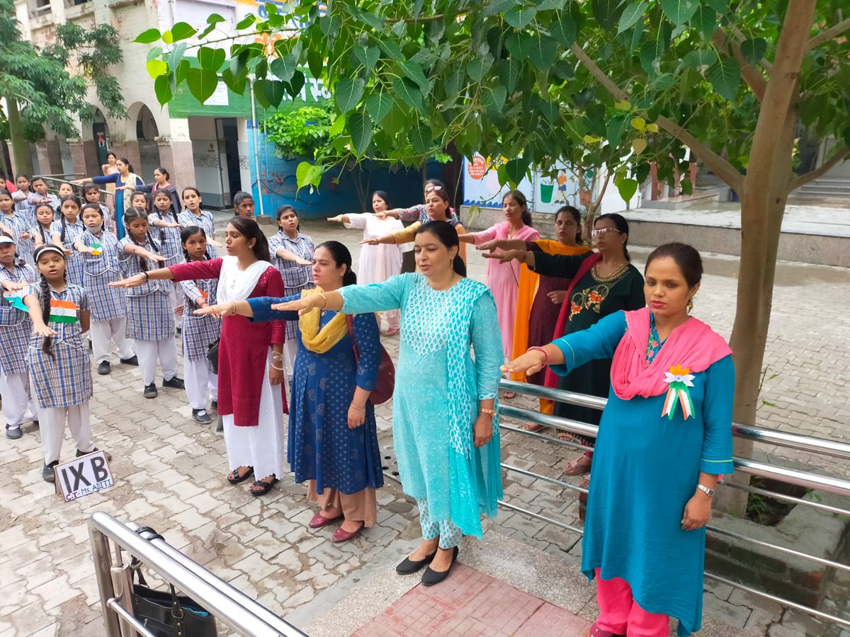 ArchanaNss's tweet photo. PLEDGE BY NSS,NO PLASTIC DRIVE प्लास्टिक को कर दो बाय बाय 👍 https://t.co/LoDR9qG8Zg
